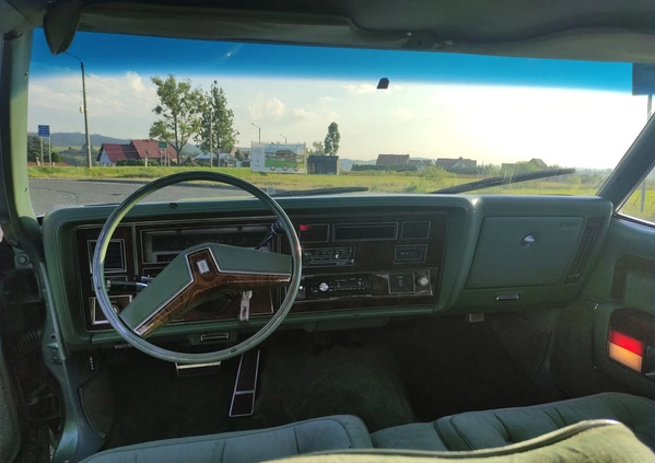 Oldsmobile Regency cena 35000 przebieg: 100000, rok produkcji 1978 z Jędrzejów małe 137